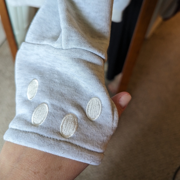 Light Blue Cat Pouch Sweatshirt - Picture 4 of 9